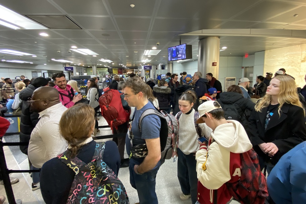 French Bee airline review: a huge line at Newark Liberty International Airport's Terminal B