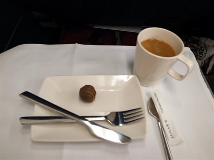 Sky Dining: A New Study Looks At the Most—And Least—Healthy Airline Foods | Frommer's