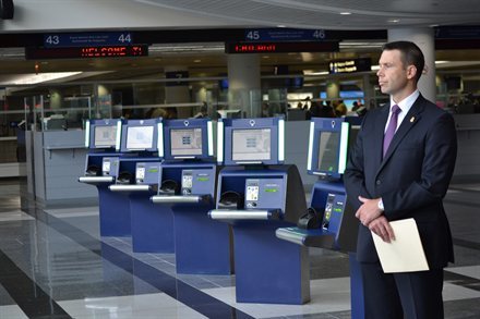 New Kiosks Cut Border Control Waits By a Third, But Your Airport Must Ask for Them | Frommer's