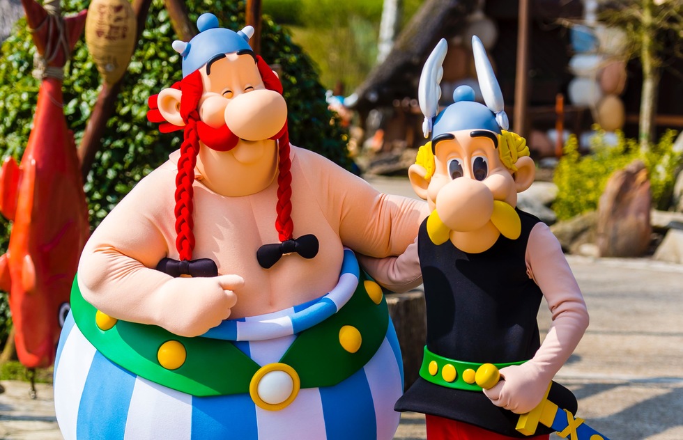Theme park tips: Meet characters before it gets hot