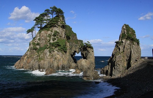 Japan Finishes Building a Grand, 600-Mile Trail of its Coastal Treasures | Frommer's