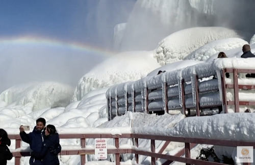 Awe-Inspiring Images of Wintry Niagara Falls Amid Ice, Snow, and Rainbows | Frommer's