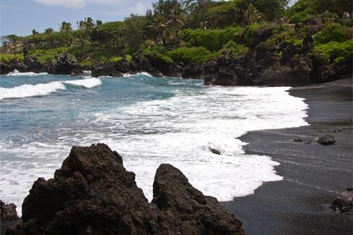 Pa'iloa black sand beach in Wai'anapanapa Park, Maui.