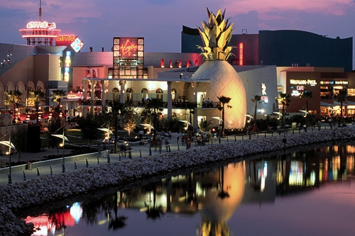 Downtown Disney Marketplace is the place to go for dining, entertainment, nightlife and shopping. It is home to the largest Disney character store in the world.