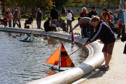 Sailing in the Tuileries