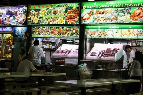 Food stalls at Newton Circus Hawker Centre in Singapore. Photo by <a href="http://www.flickr.com/photos/kabl1992/3340225387/" target="_blank">kabl1992/Flickr.com</a>