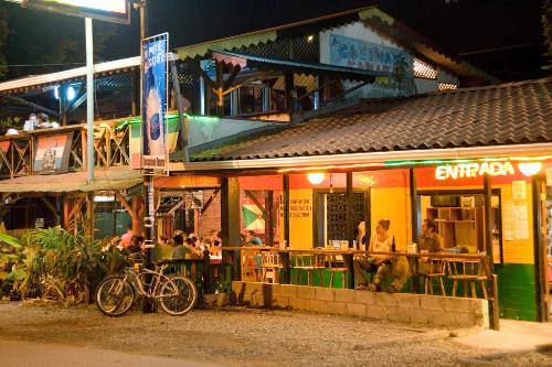 Tipping in Costa Rica: A Gratuities Guide for Hotels, Restaurants, and Tours | Frommer's
