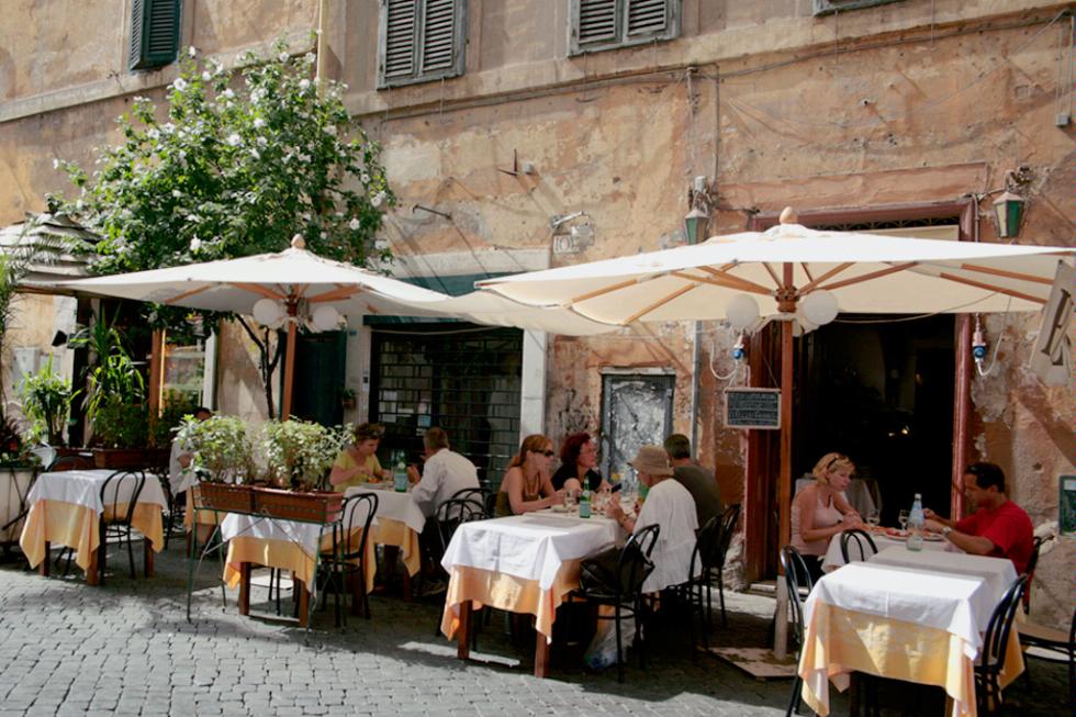 Daytime alfresco dining, between Piazza Farnese and Campo de' Fiori, Rome.