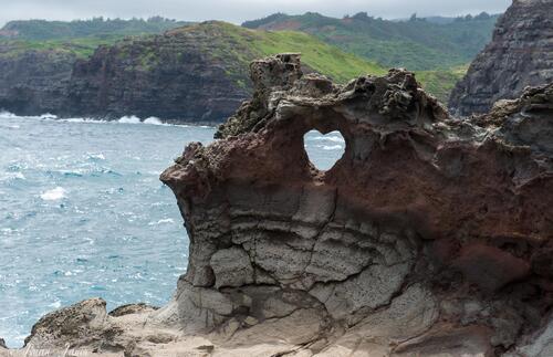 This heart-shaped rock is a fantastic sight to see during a romantic day in Maui.