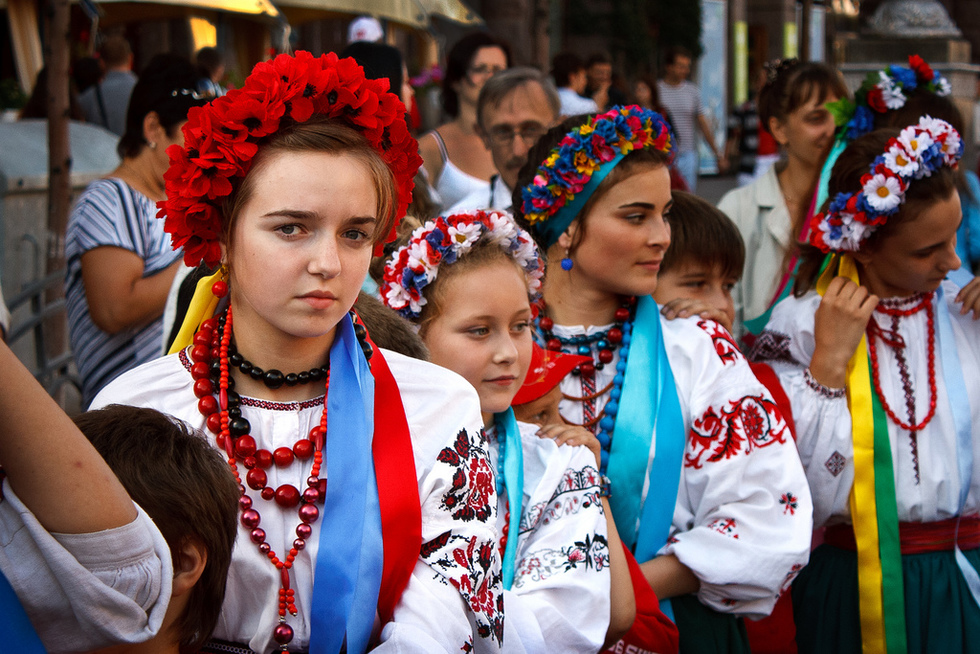 Ukrainian girls in Vyshyvankas