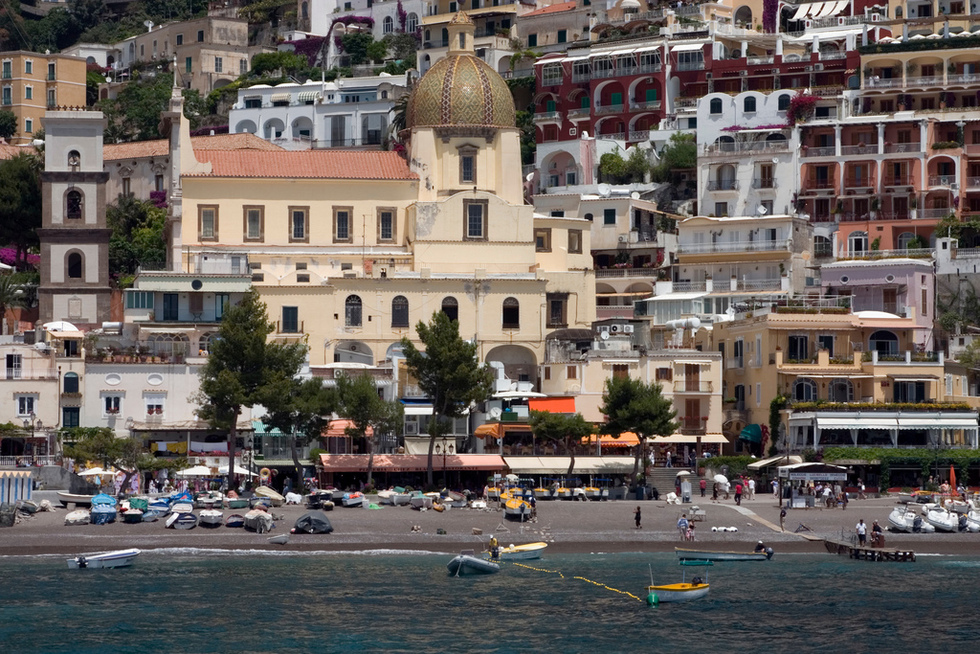 A view of a marina along the Amalfi Coast from the sea.