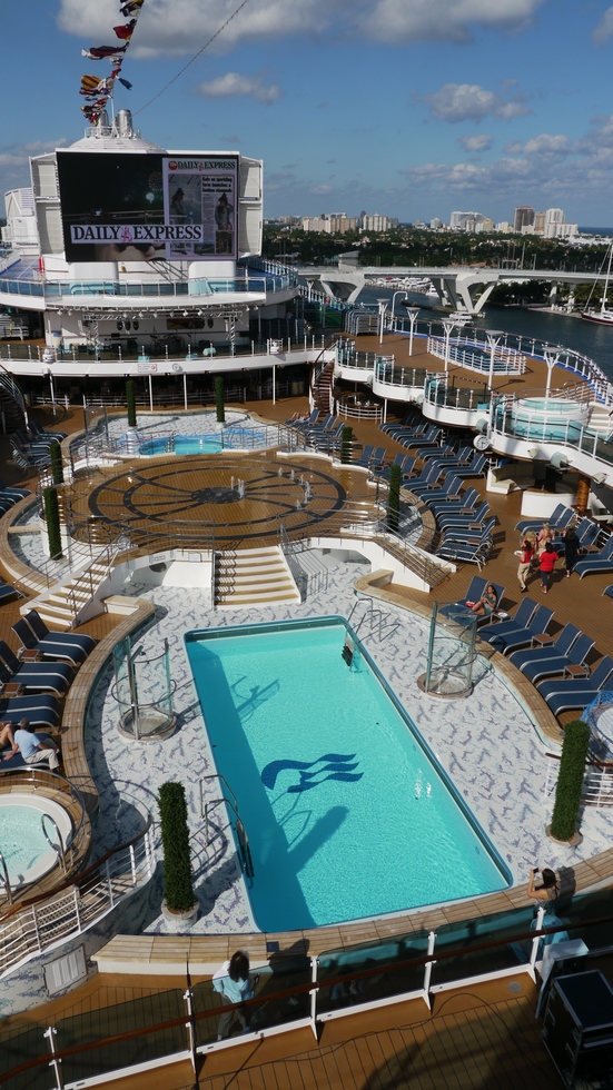 The Fountain Pool and the Plunge Pool, Royal Princess