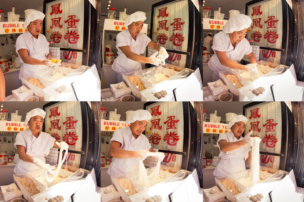 Street vendor makes chinese dragon beard candy