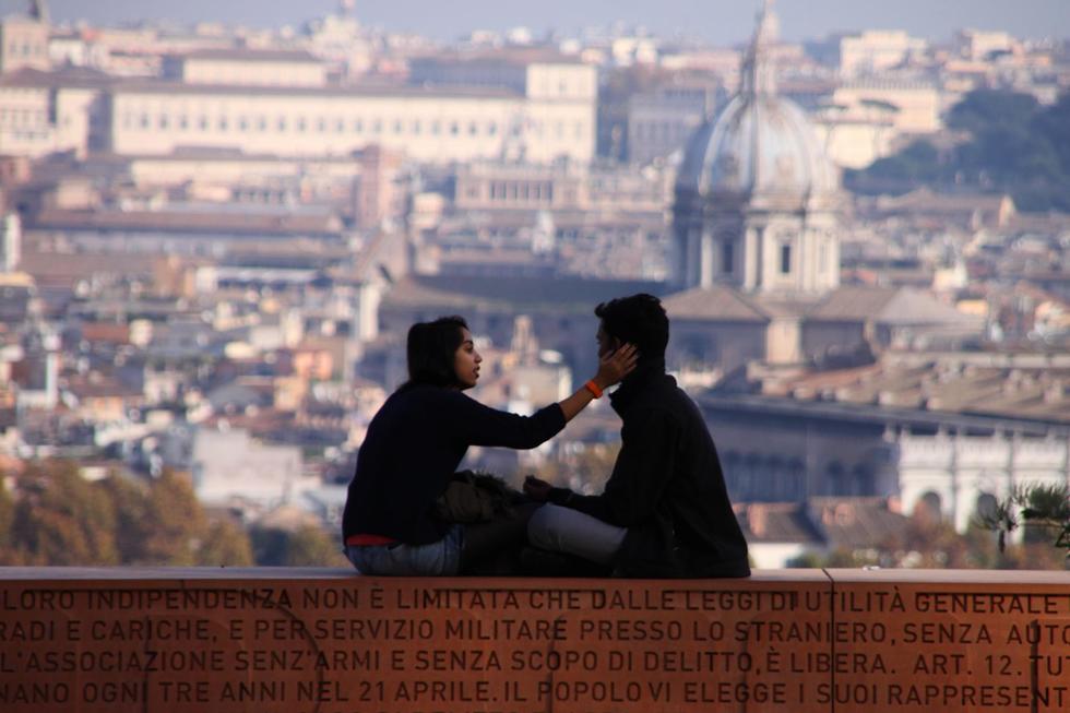 Man and woman silhouette with Rome in background