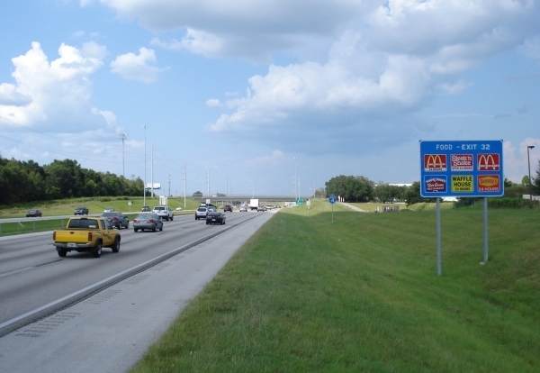 Gas, Food, Lodging, Payola: Why You Can't Trust Those Highway Signs | Frommer's