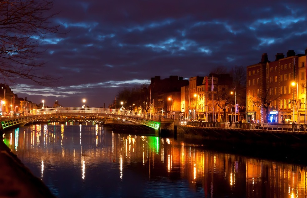 Dublin at night (Ha'penny Bridge)