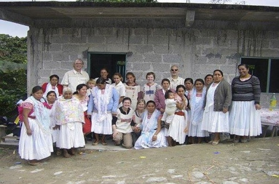 Support bilingual education and indigenous preservation in Xiloxochico, Mexico