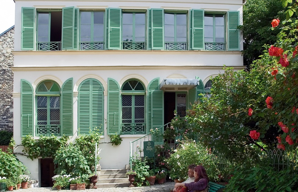 Green-shuttered residence housing the Musée de la Vie Romantique, which features a ground-floor exhibit dedicated to writer George Sand