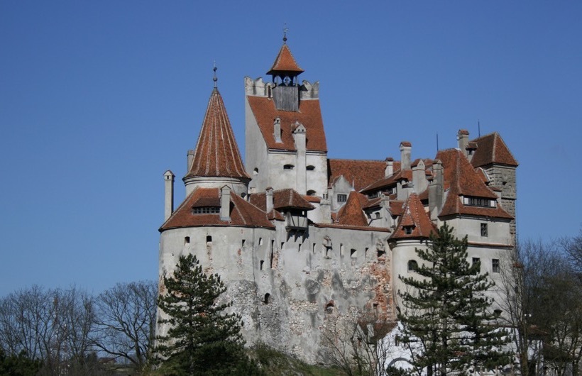 Halloween at Dracula's Castle, Sexual Assault on Flights, and More: Today's Travel Briefing | Frommer's