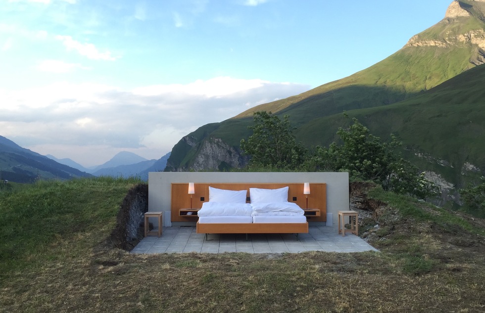 The Null Stern Hotel, a double bed in the open air in the Swiss Alps