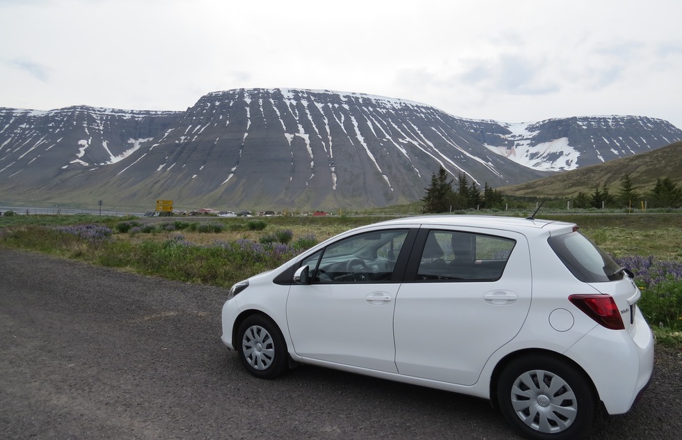Passing is permitted and done politely in Iceland, but there's a code of conduct. If you wish a car behind you to pass, make it known by putting on your left turn signal; if you wish to pass a slower car, make that known by putting on your right turn signal.