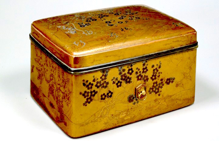 Heian period (12th Century) lacquerware box with inlayed gold leaf