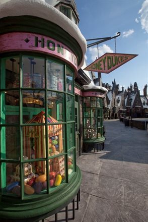 Though Harry Potter Has Garnered All the Raves, The True Hit Attraction of Orlando's Theme Parks is Disney's Soarin' | Frommer's
