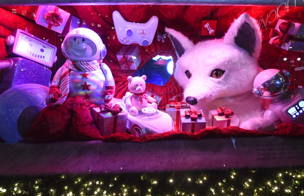 The Best 2018 Holiday Windows Displays in New York City