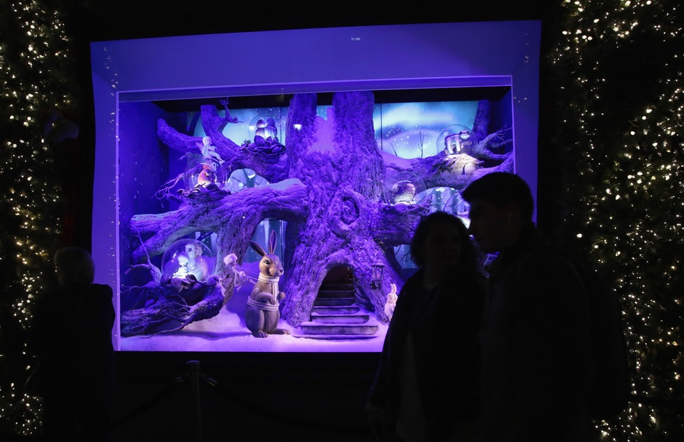 New York City's Holiday Windows: The Gift That Keeps On Giving – The  Science Survey