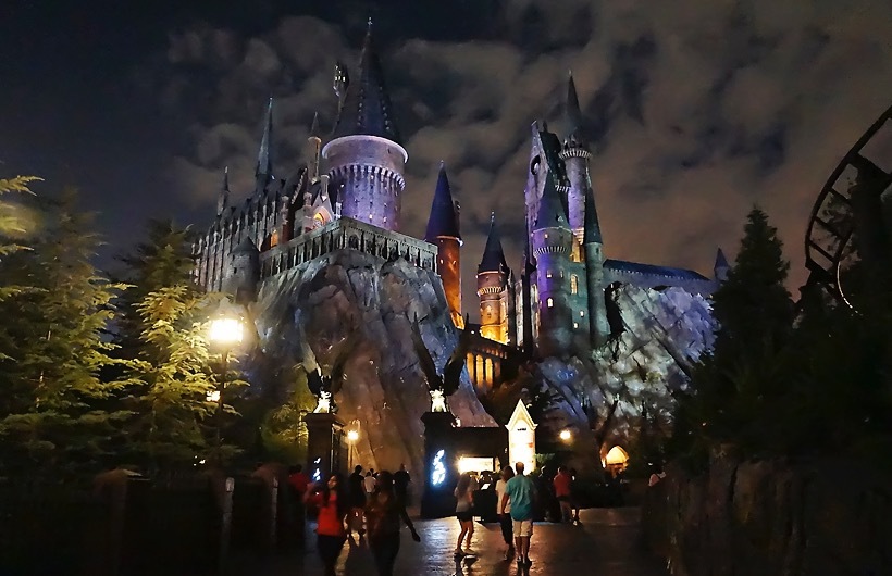 Universal Theme Parks Give Harry Potter a Holiday Makeover | Frommer's