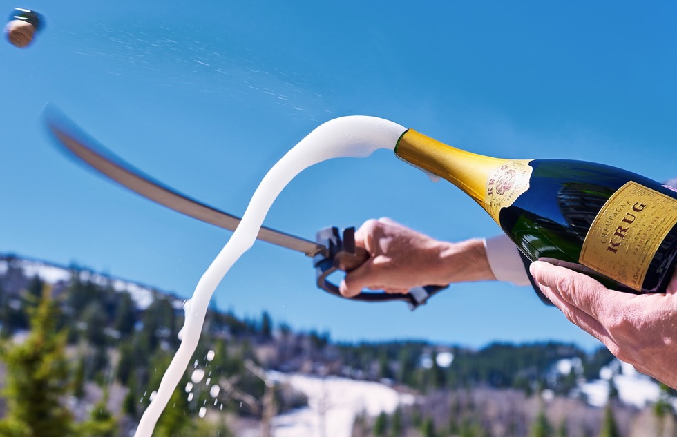 St. Regis Resorts: Champagne sabering