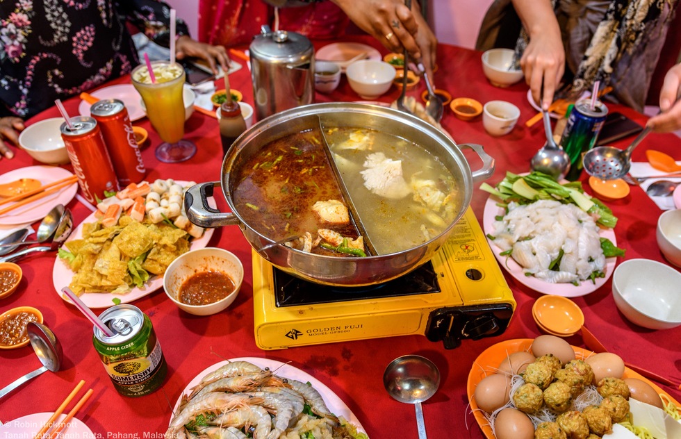 Dine on traditional steamboat dinner