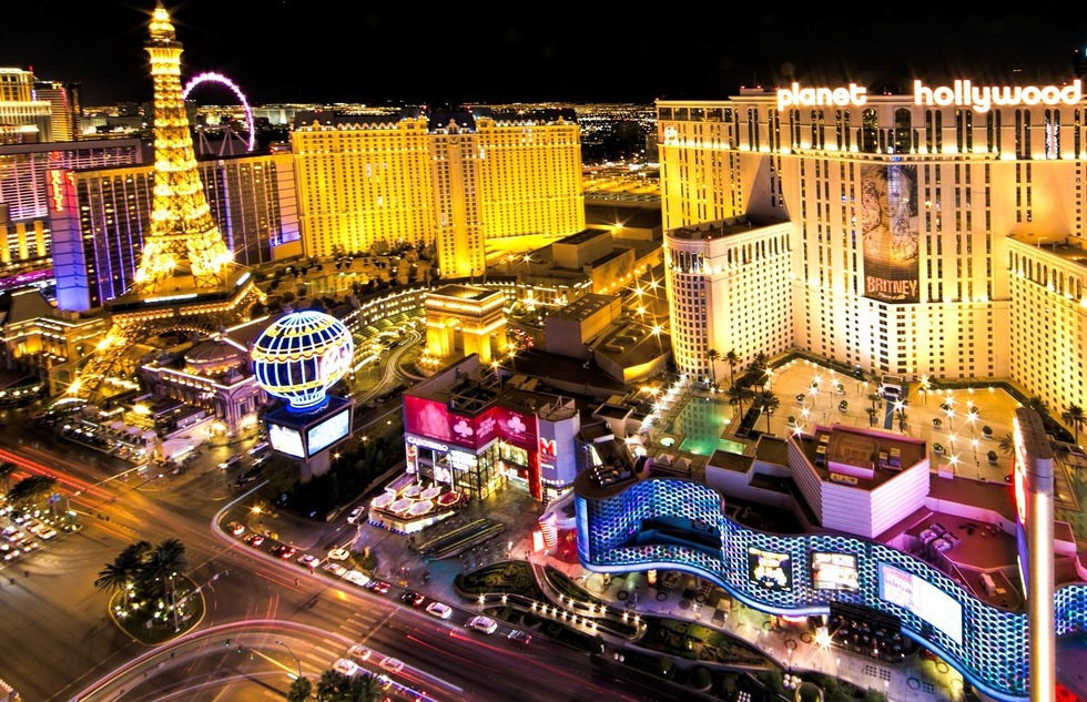Vegas Mayor Wants Casinos to Reopen—No Matter What | Frommer's