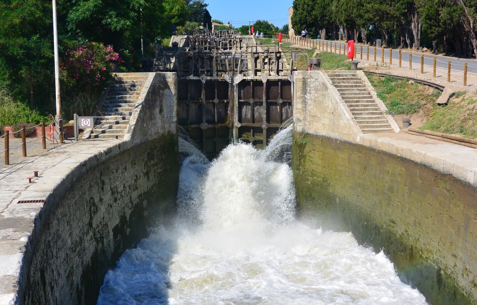 France's Canal du Midi: Oval locks 
