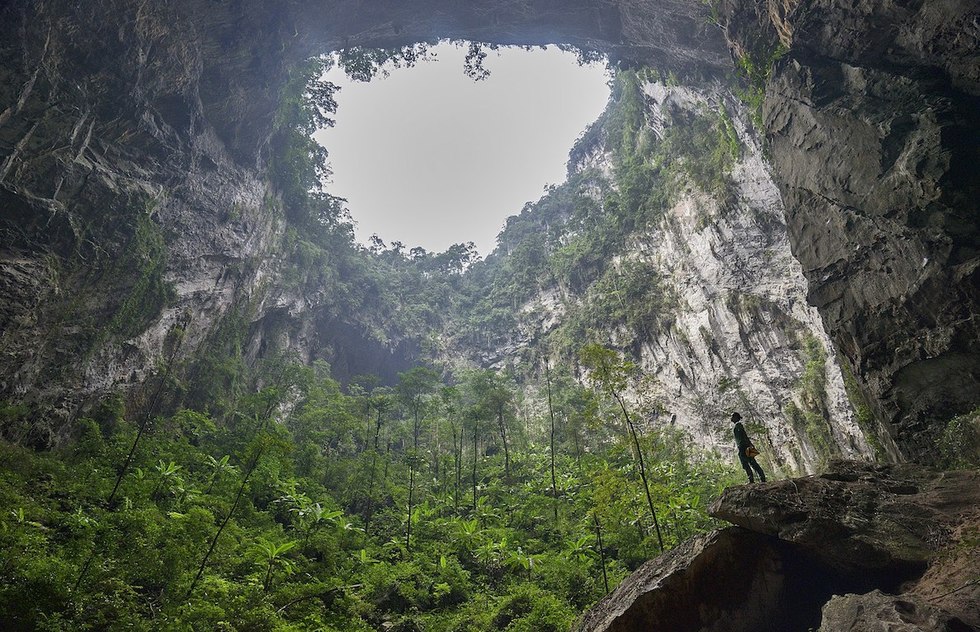 The deep entrance to Hang Sơn Đoòng