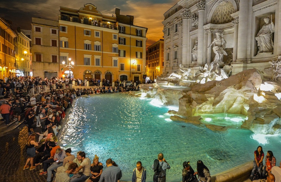 New Rules in Rome Target Rowdy, Boozy Tourists | Frommer's