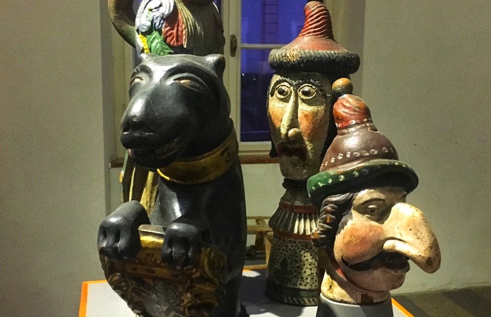 Artifacts at the Tiroler Volksunst Museum.