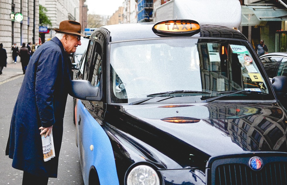 Tipping in the U.K.: A Gratuities Guide for Taxis, Hotels, and Restaurants | Frommer's