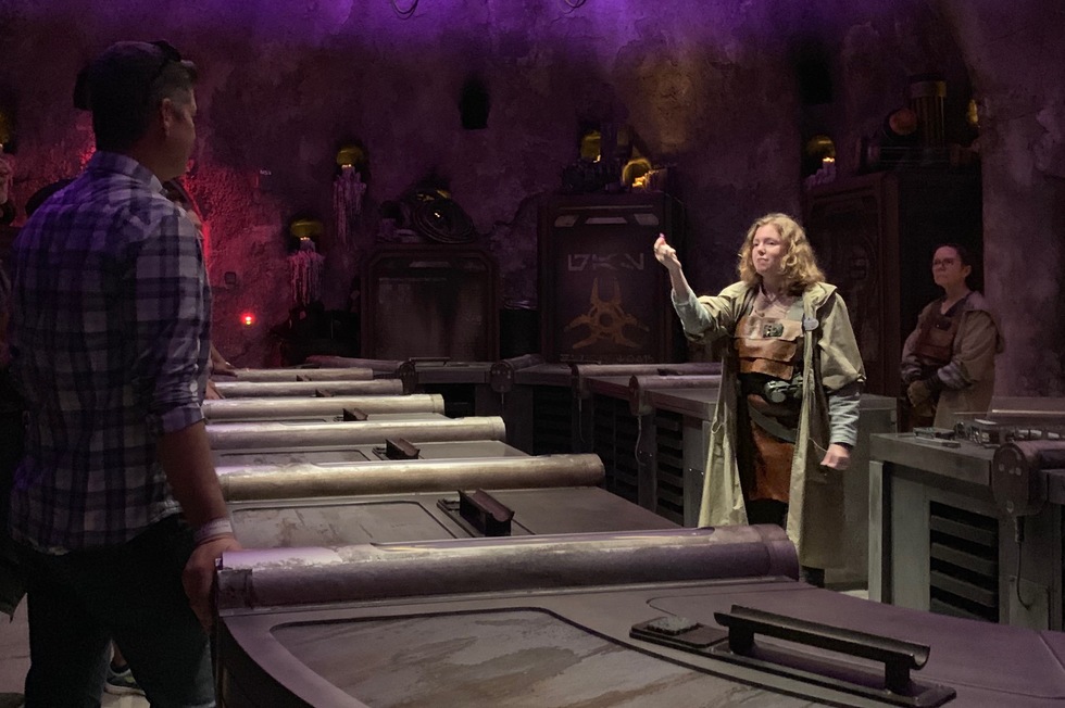 Star Wars: Galaxy's Edge: What you need to know to enjoy it better? Savi's Light Saber Workshop Costs Money to Enter