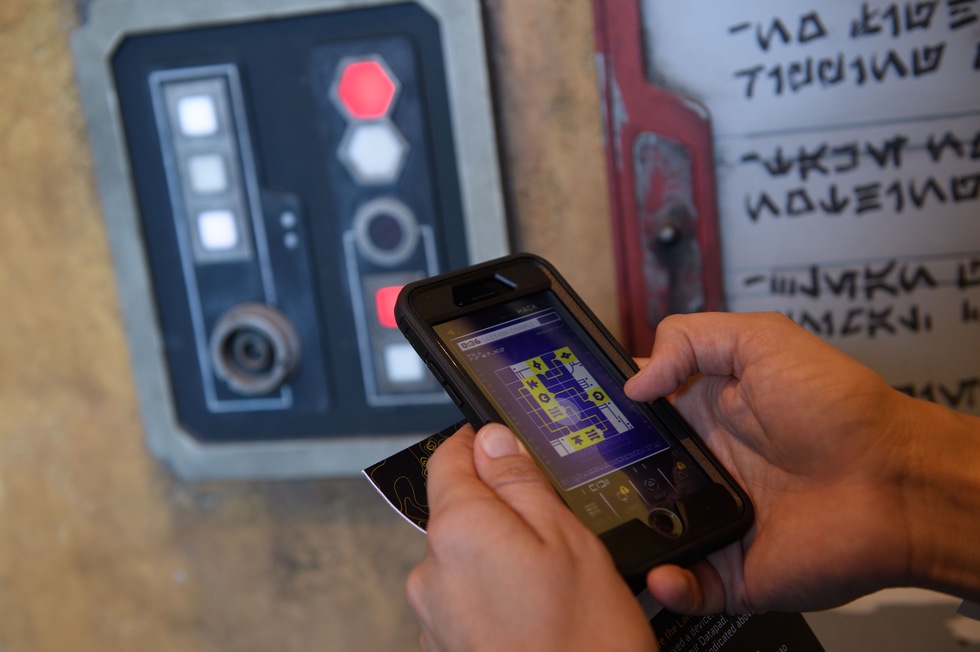 Star Wars: Galaxy's Edge: What you need to know to enjoy it better? The App Interacts with Features in the Land