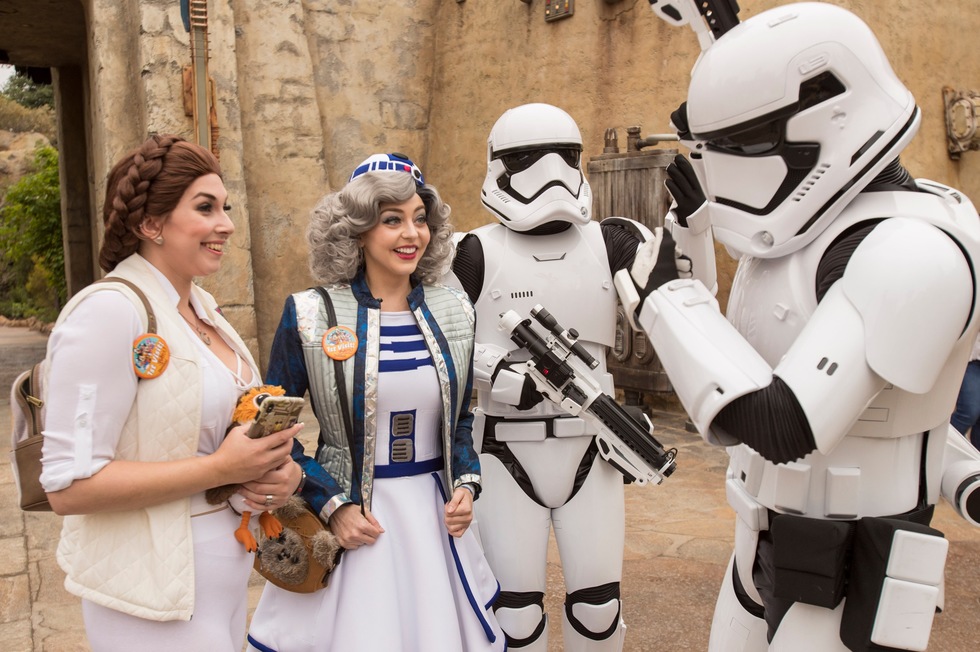 Star Wars: Galaxy's Edge: What you need to know to enjoy it better? Get the Characters to Notice You