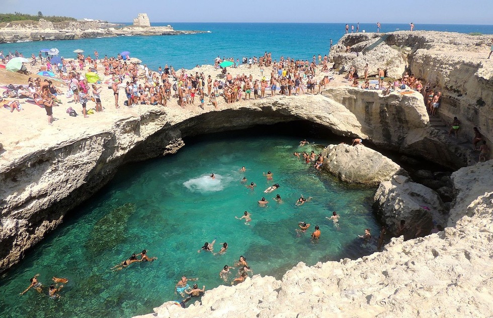 Best Beaches in Italy: Grotta della Poesia, Puglia 