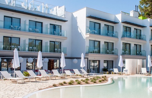 No Men Allowed at This New Majorca Hotel | Frommer's