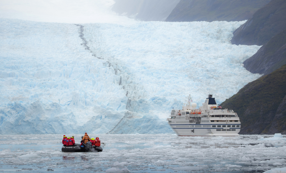 The difference between a mega-cruise and an expedition cruise 