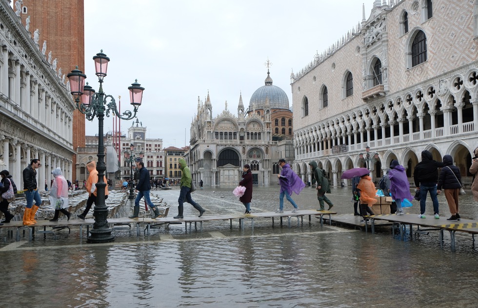 How to Prepare to Visit Venice, Italy, During High Water Season | Frommer's