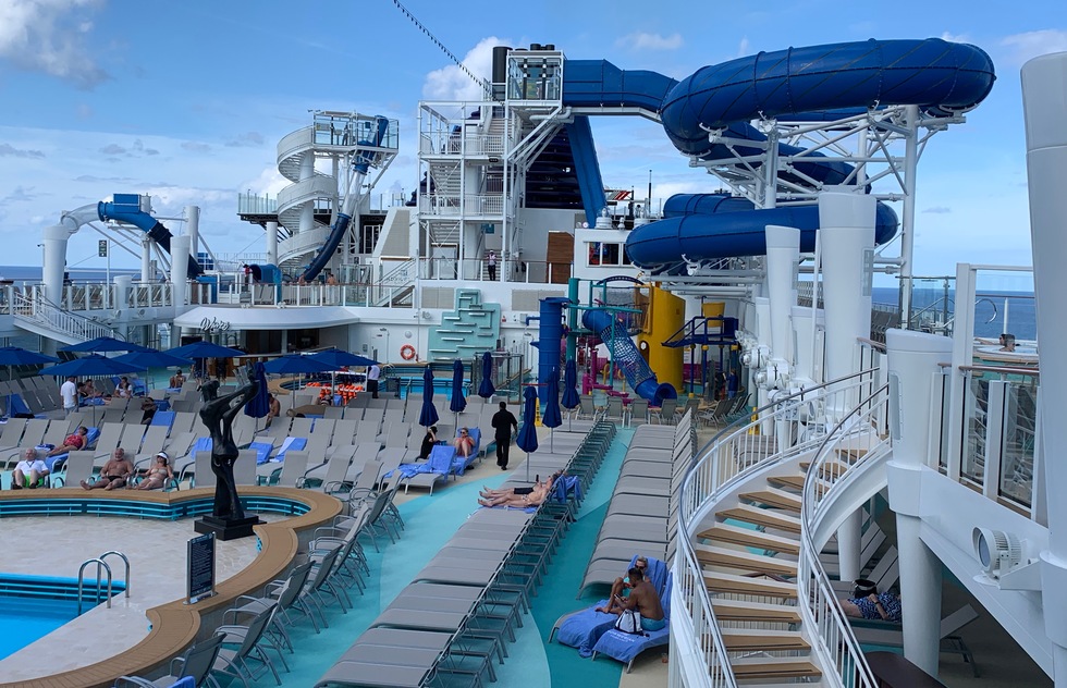 Norwegian Encore: Pool and Water Features