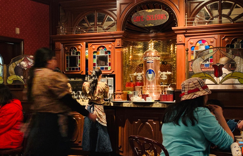 Secrets of Disneyland: coffee machine, Cafe Orleans