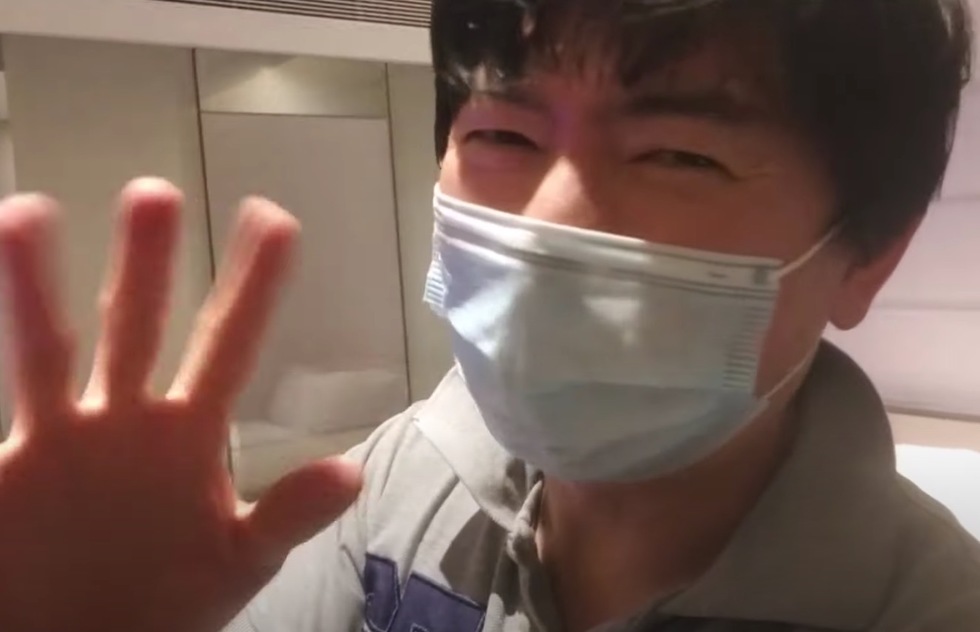 WATCH: YouTuber Livestreams His Two-Week Quarantine from Singapore Hotel | Frommer's