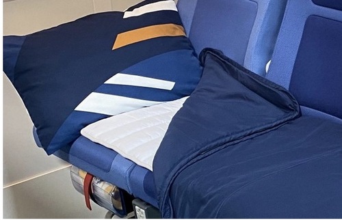 Lie-Flat Sleeping Options Being Tested in Economy Class | Frommer's
