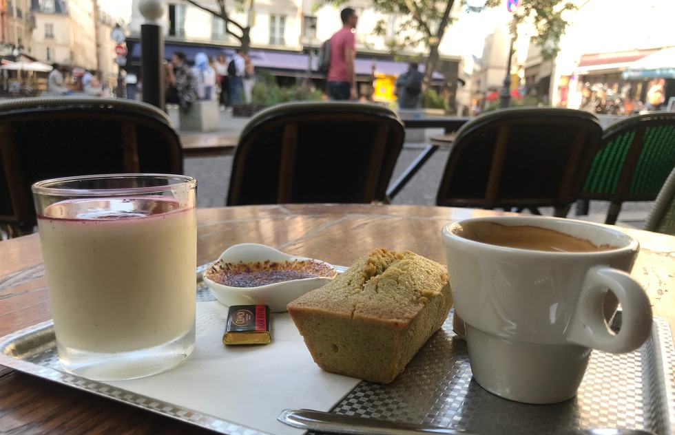 Café gourmand at La Contrescarpe in Paris